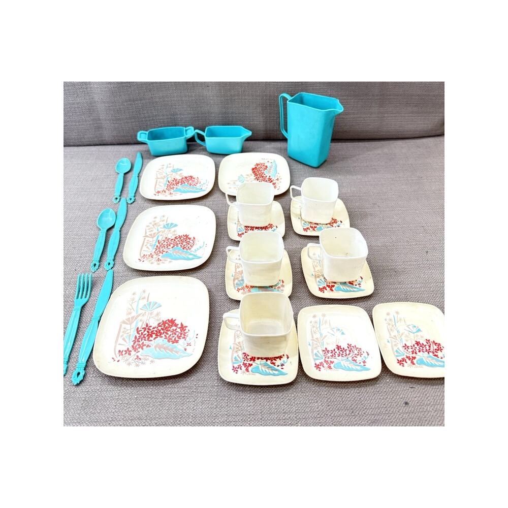 Vintage 1950s IRWIN 25-Piece Child’s Toy Dish Set–Plates Cups Pitcher & Utensils